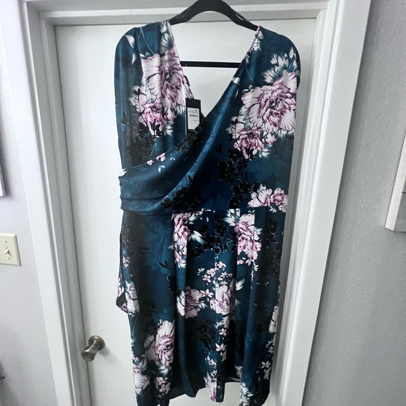 NWT*Blossom Faux Wrap Dress in Jade Blossom-*CITY CHIC* - Picture 5 of 6